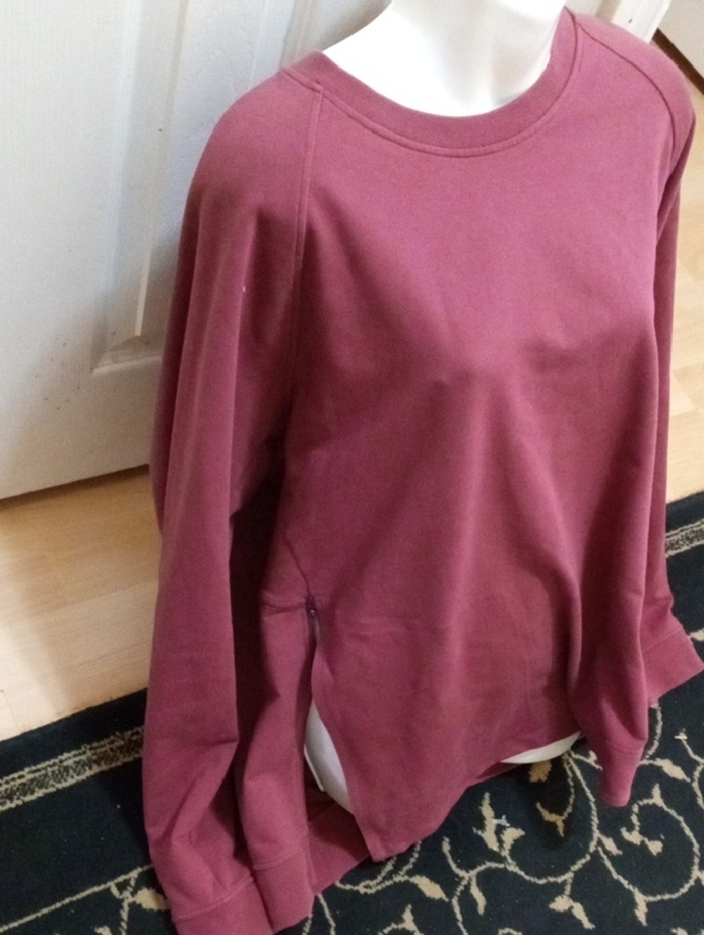 Casual Women's Long-Sleeve Crewneck Top in Dusty Rose Bust 44